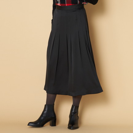 タックプリーツサテンスカート
