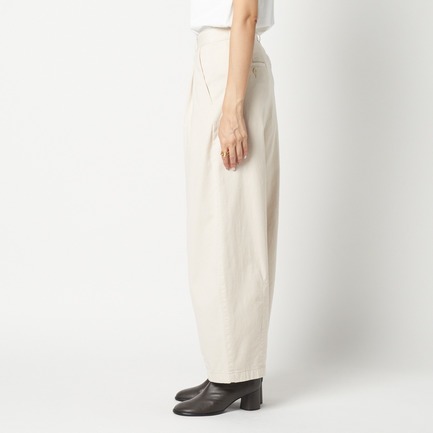 COTTON TWILL CURVY TUCK PANTS 詳細画像 アイボリー 2