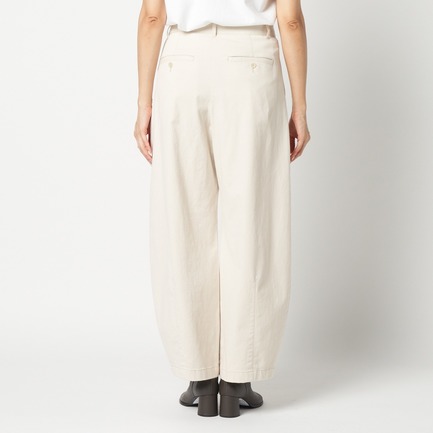 COTTON TWILL CURVY TUCK PANTS 詳細画像 アイボリー 3