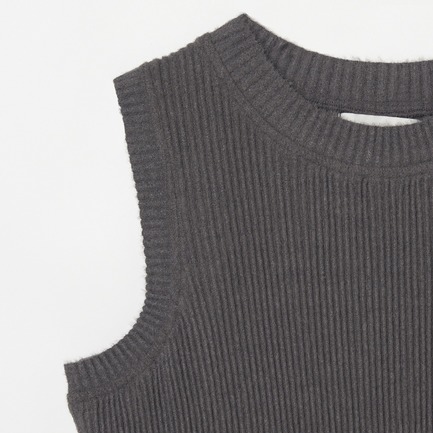 KNIT PLEATED VEST 詳細画像 チャコールグレー 3