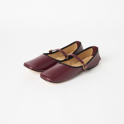 SQ TOE STRAP FLAT