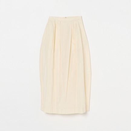 CURVED PLEATED SKIRT