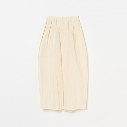 CURVED PLEATED SKIRT 詳細画像 アイボリー 1