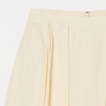 CURVED PLEATED SKIRT 詳細画像 アイボリー 3