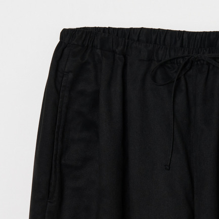 SYNTHETIC SUEDE BARREL LEG TUCK PANTS 詳細画像 ブラック 4