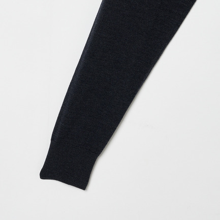 VELOUR CREW NECK CARDIGAN 詳細画像 【EC限定】ブラック&times;ブラックボタン 3